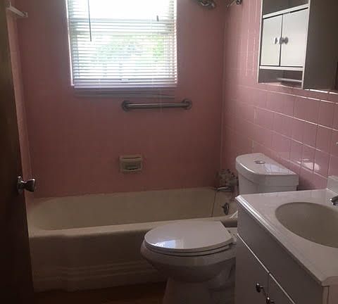 3rd image of 2490 Beverly Dr