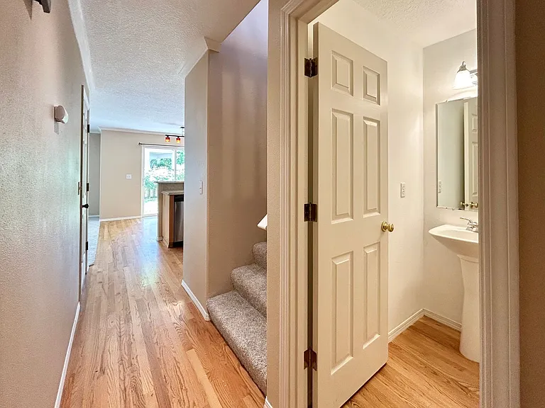 1218 NE Kinney St — Photo 8