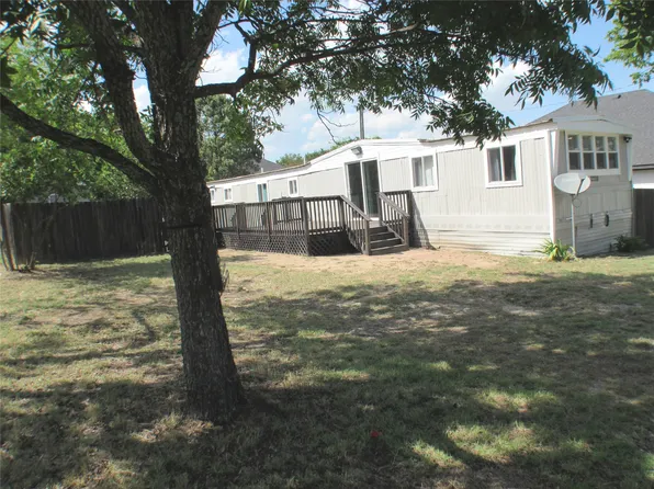 2208 Beverly Dr, Granbury, TX 76048