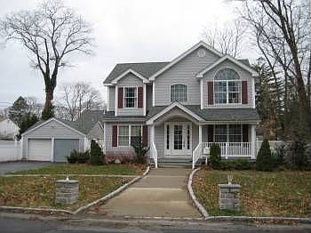 1st image of 215 Pine Dr