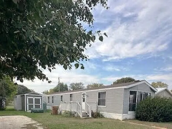 420 Garfield Ave, Farnhamville, IA 50538