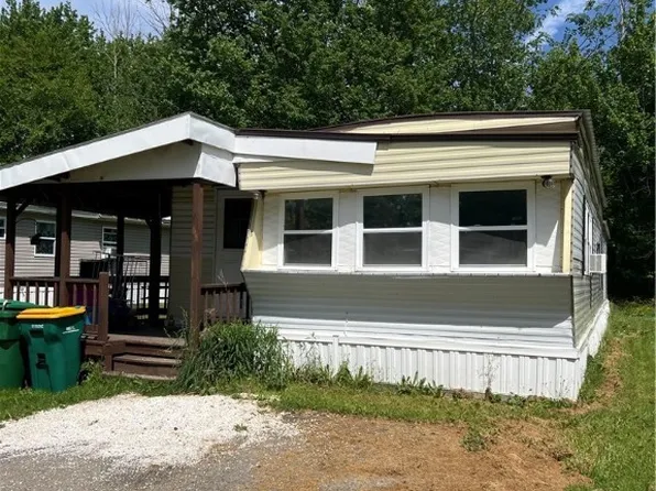 16 Pioneer Ln, Delevan, NY 14042