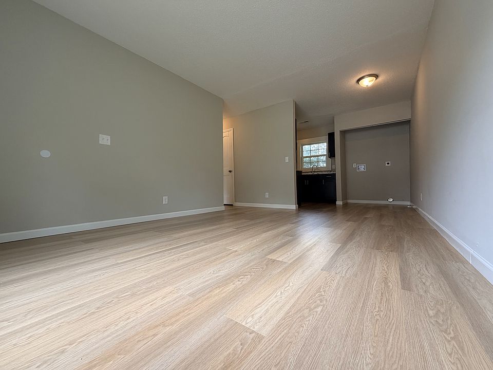 1st image of 65 Trinity Rd #9