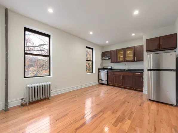 32-02 34th Avenue image 2 of 6