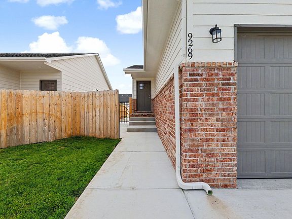 2nd image of 9267 E Fox Pointe Ct