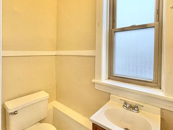 3rd image of 3356 S Emerald Ave APT 2R