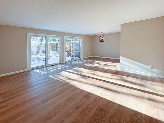 3rd image of 225 SW Meadows Cir