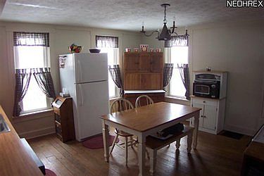 3rd image of 25 Adams Ave