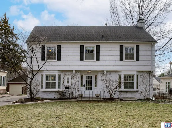 2945 Georgian Ct, Lincoln, NE 68502