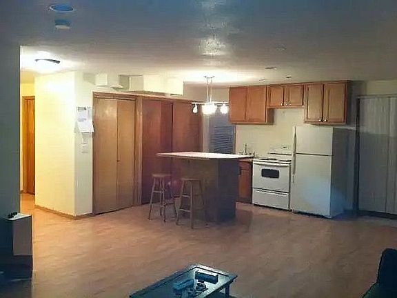 4th image of 825 Pleasant Ave