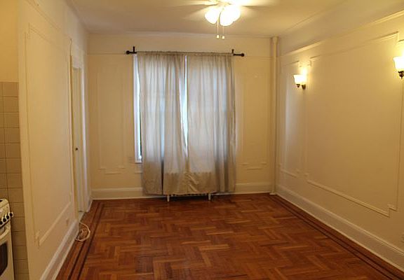 5th image of 4342 45th St APT 5R