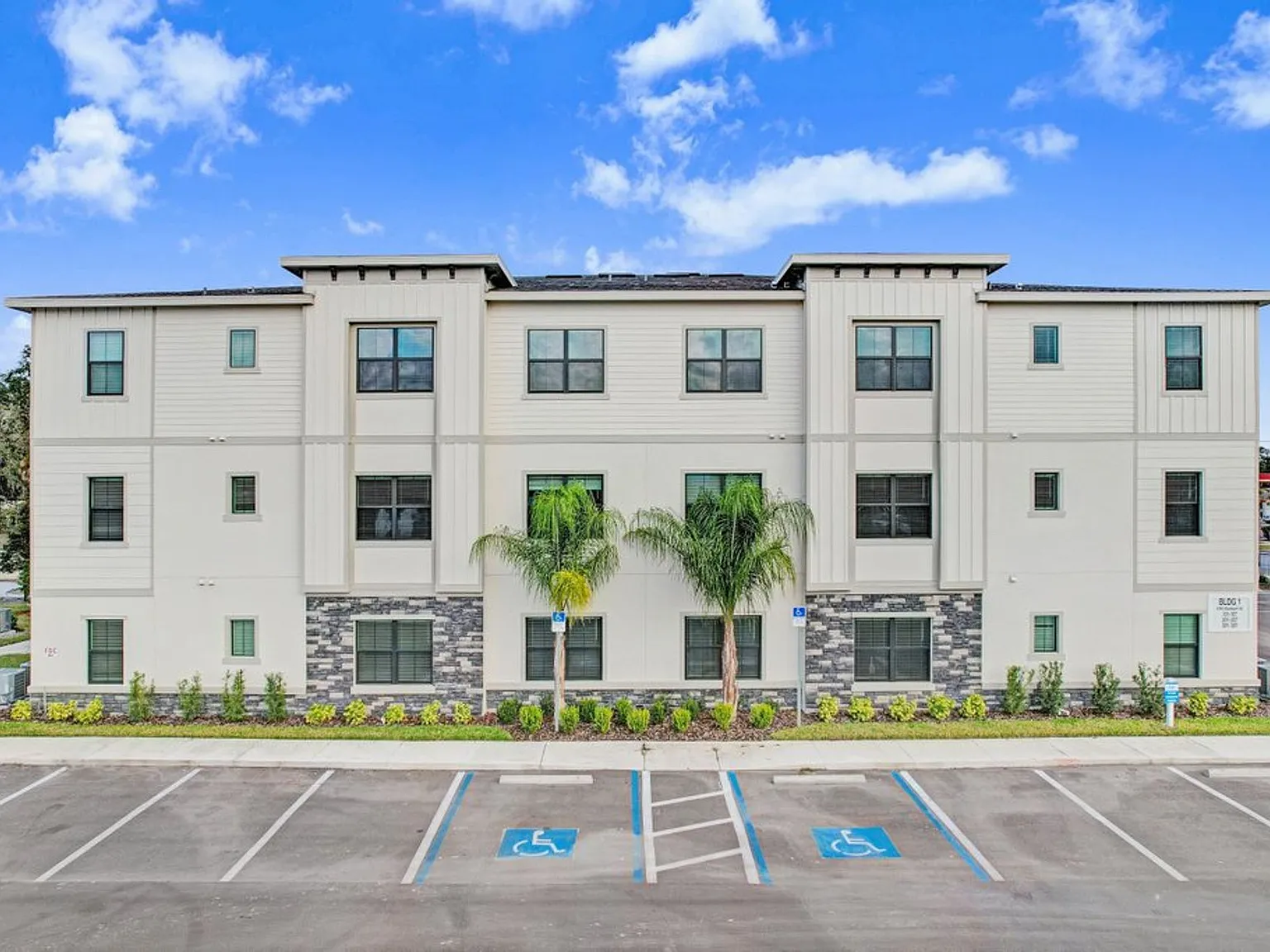 Bridgewater Landing Apartments 55+ Senior Living — Photo 1