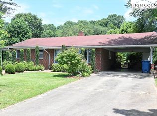 246 Valley View Dr, Jefferson, NC 28640