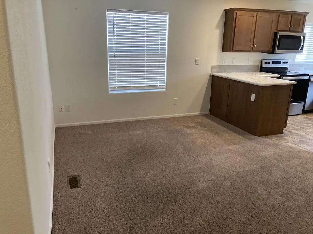 3 bed, 2.0 bath, 1250 sqft, $1,299 — Photo 4