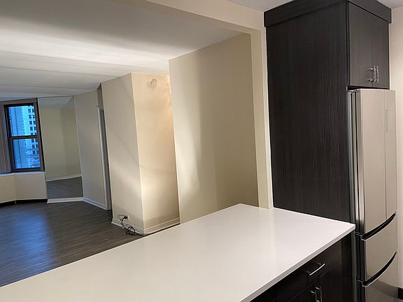 5th image of 535 N Michigan Ave APT 901