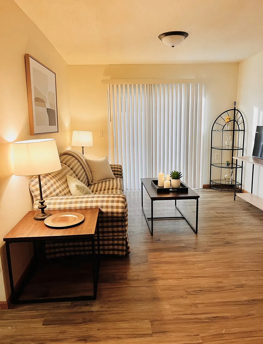 4 bed, 1238 sqft, $2,350 — Photo 2