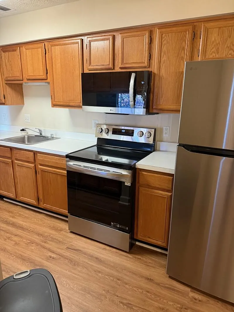 2 bed, 1200 sqft, $2,200 — Photo 1