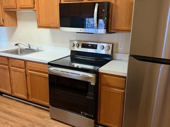 613 Admiral Dr, Annapolis, MD 21401