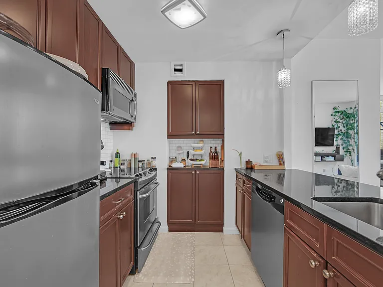 145 E 48th St #35A — Photo 8