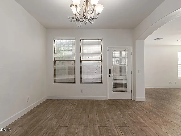 1935 E Oxford Ln — Photo 18