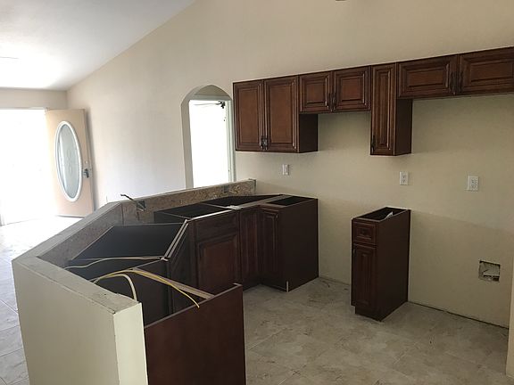 3rd image of 9 Hemlock Cir