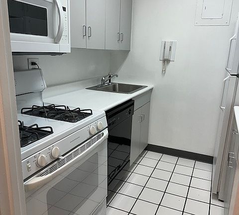 3rd image of 400 E 54th St APT 12D