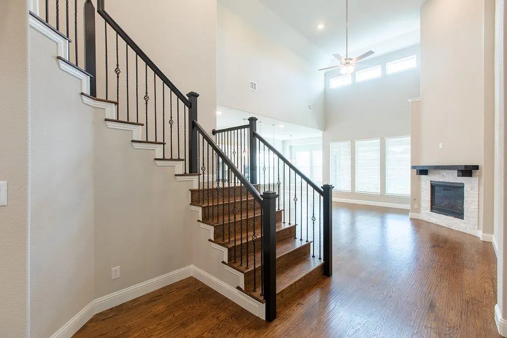 5 bed, 3274 sqft, $3,700 — Photo 3