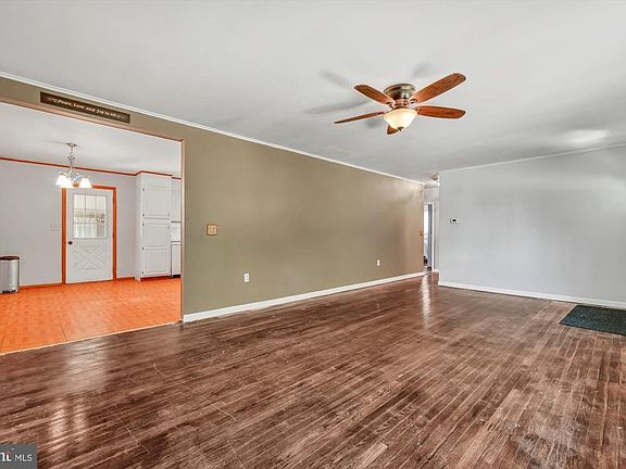 5th image of 1015 E Main St