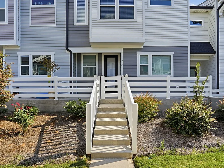 615 Myrick Aly — Photo 3