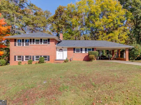 3318 Hilltop Cir, Gainesville, GA 30506