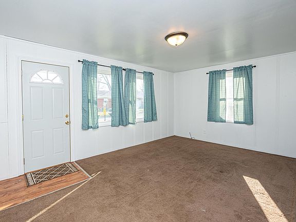 3rd image of 1004 N Joliet St