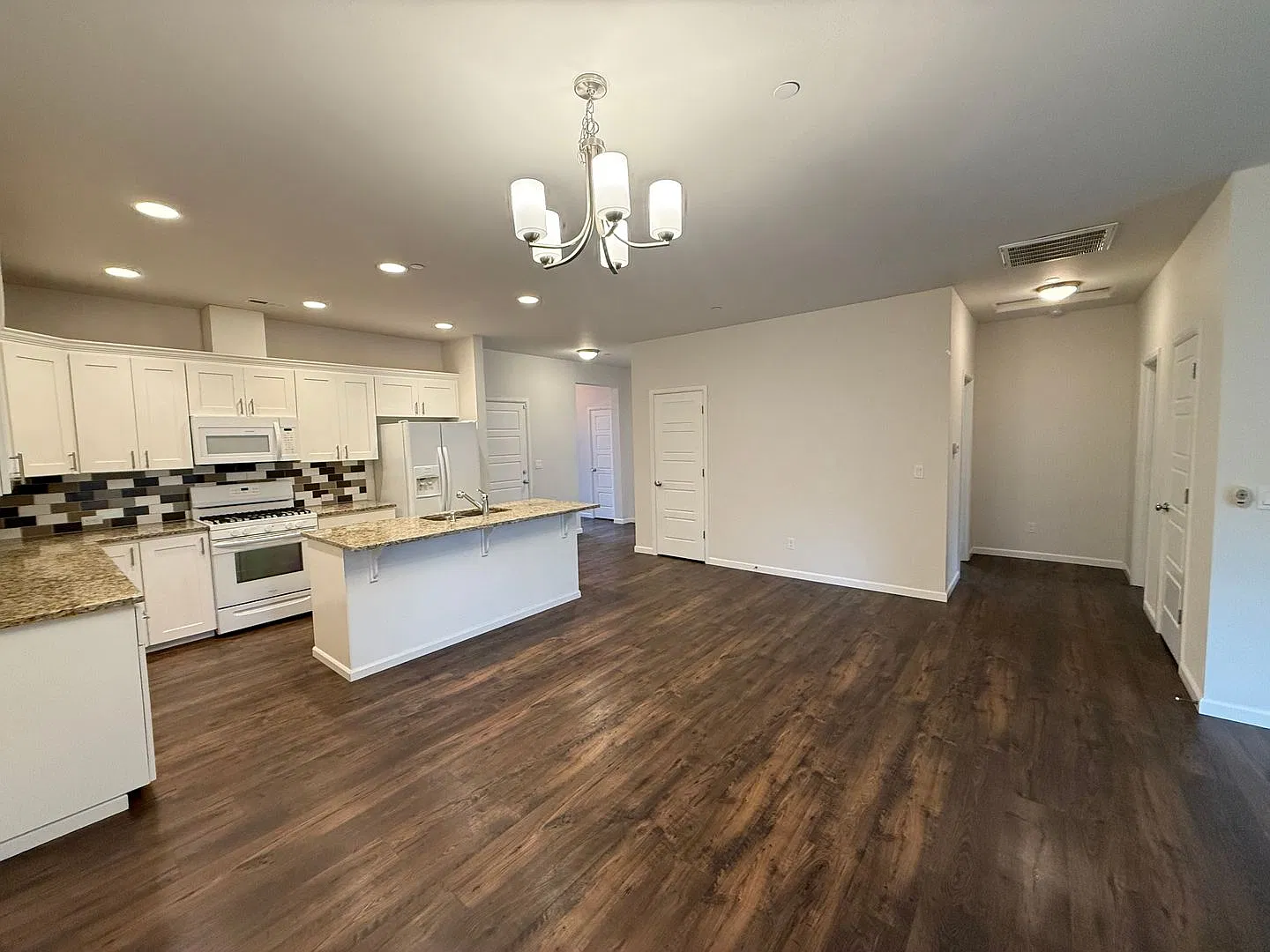 Spacious Condo - Large Garage and Private Patio — Photo 1