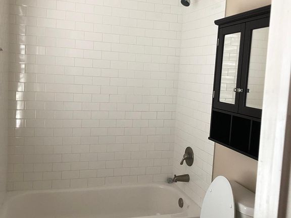 4th image of 405 Highlands St