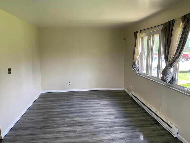 7542 Woodlawn Ave — Photo 9