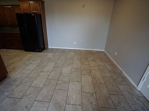 4th image of 2121 Plum Creek Ln