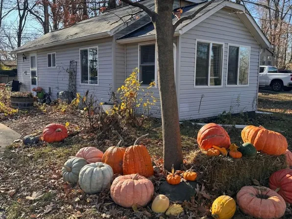 6281 Waldon Rd, Clarkston, MI 48346