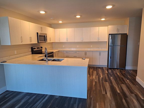 3rd image of 29 Stratford Rd