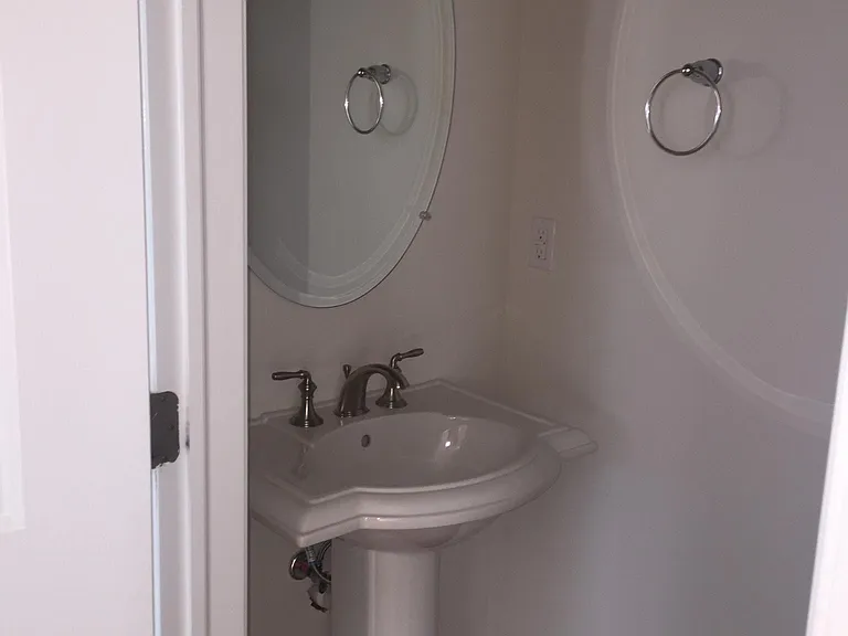 605 Haverford Ave — Photo 7