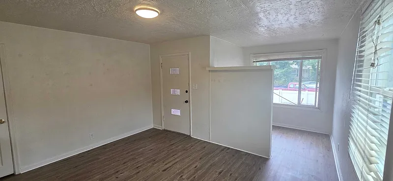 2 bed, 1.0 bath, 900 sqft, $1,400 — Photo 4