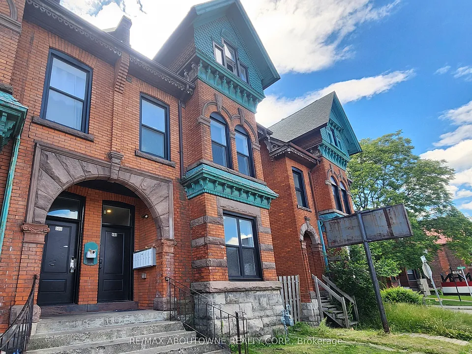 498 Main St E #1A