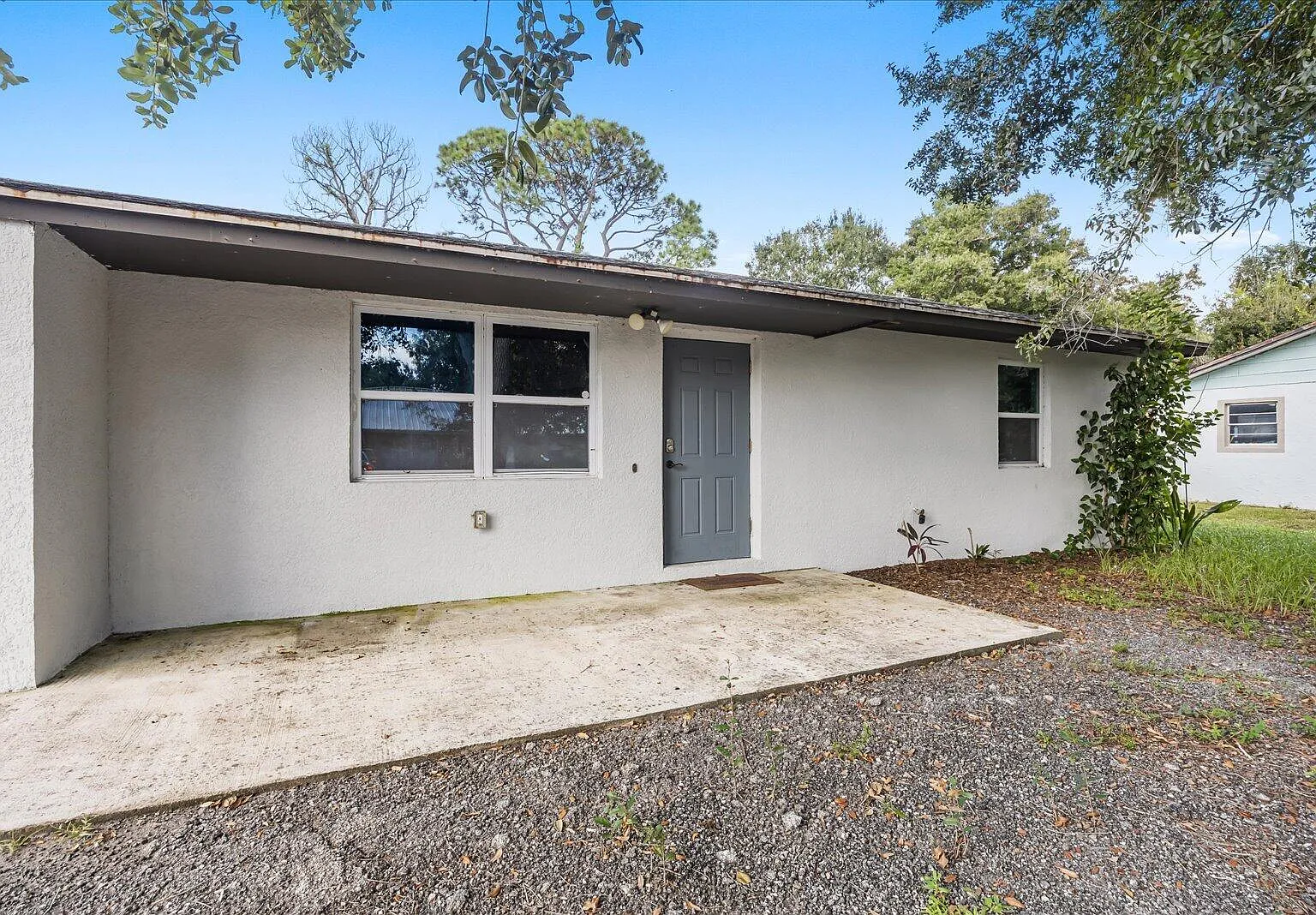 3 bed, 1.0 bath, 1188 sqft, $1,850 — Photo 1