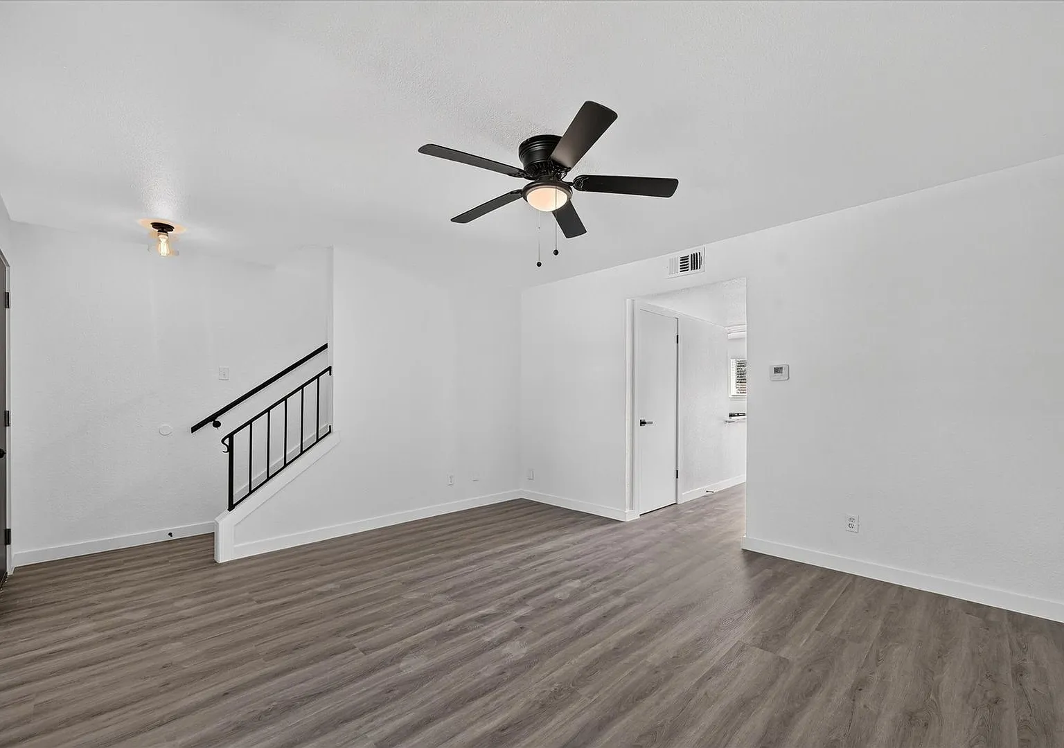 Charming 3-bedroom, 1.5-bath home in Richardson! — Photo 3