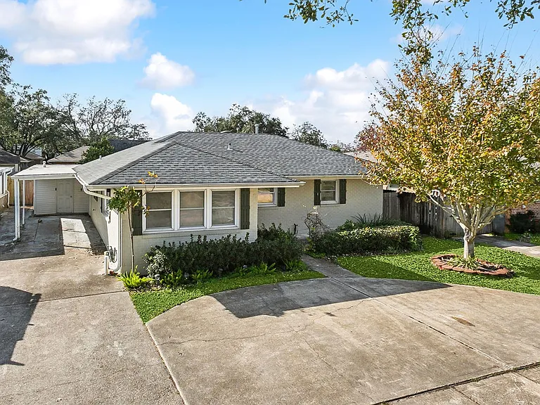 604 Melanie Ave — Photo 2