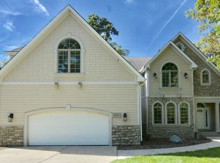 495 White Oak Dr, Naperville, IL