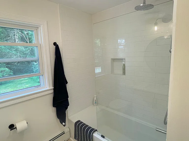 370 Wallis Rd — Photo 16
