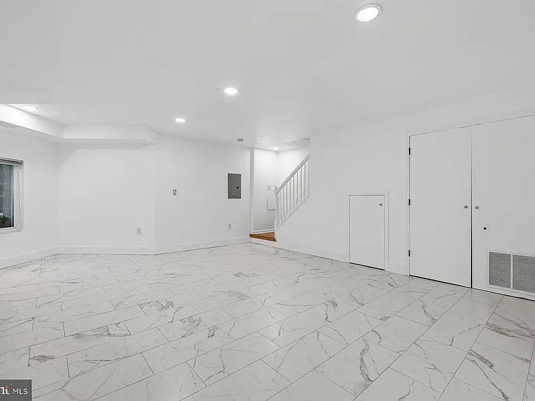 642 15th St NE #2 — Photo 29