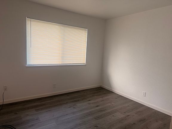 5th image of 4434 Calandria St APT 2