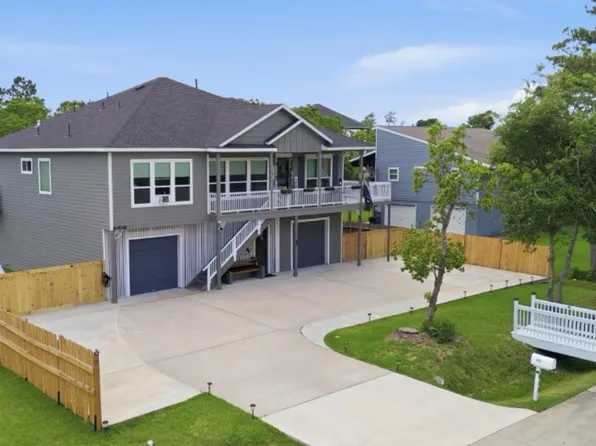 613 Oakdale St, Shoreacres, TX 77571