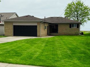 48228 Harbor Dr, New Baltimore, MI