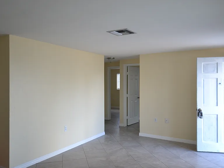 1351 Whitehall Ln — Photo 11